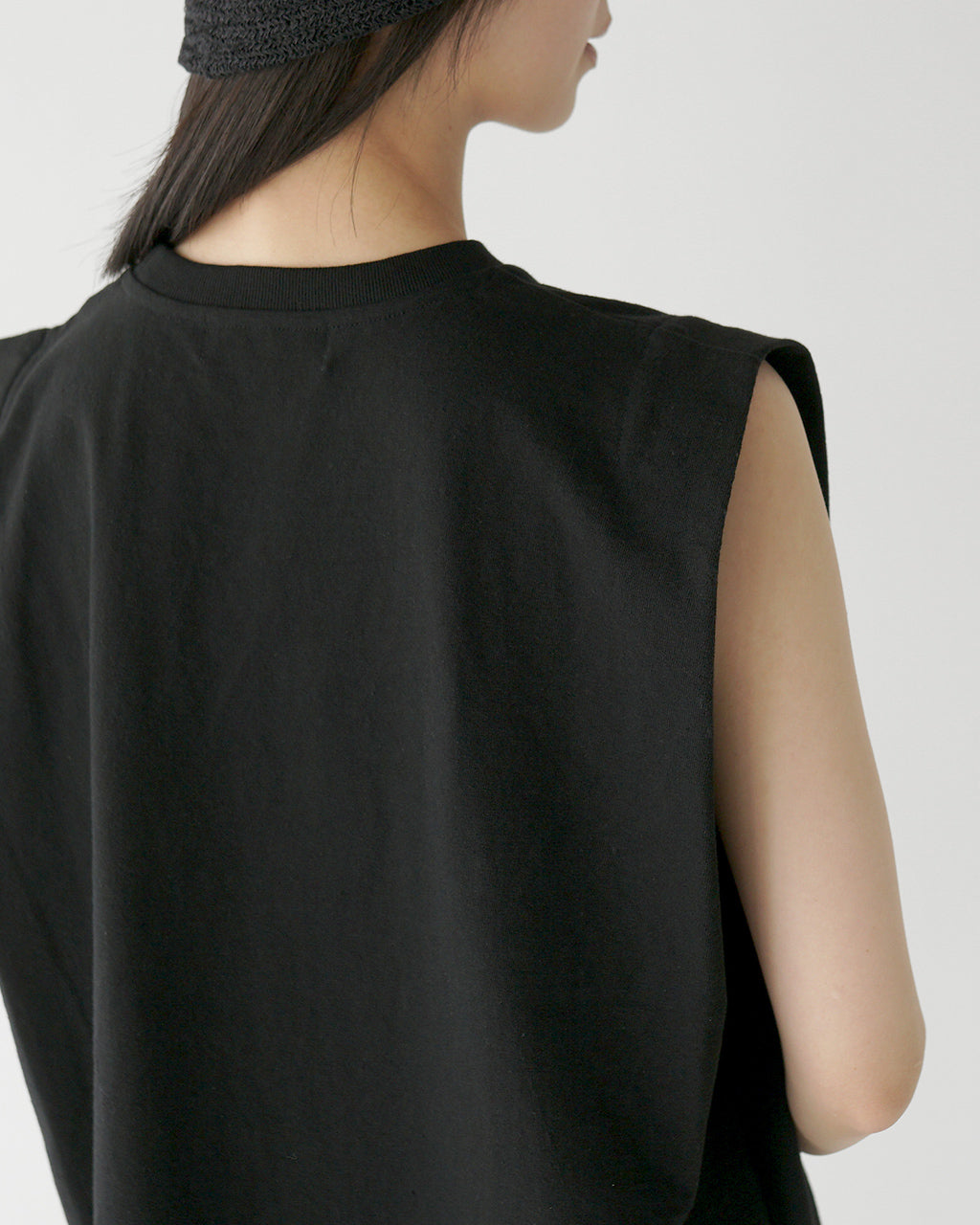 ＼早得24時間限定ポイント10倍／SACRA サクラ ノースリーブ Tシャツ VINTAGE H.GRADE COTTON TOP コットン クルーネック スリット ラウンドヘム 125246091 体型カバー ドライタッチ 洗練シルエット【送料無料】