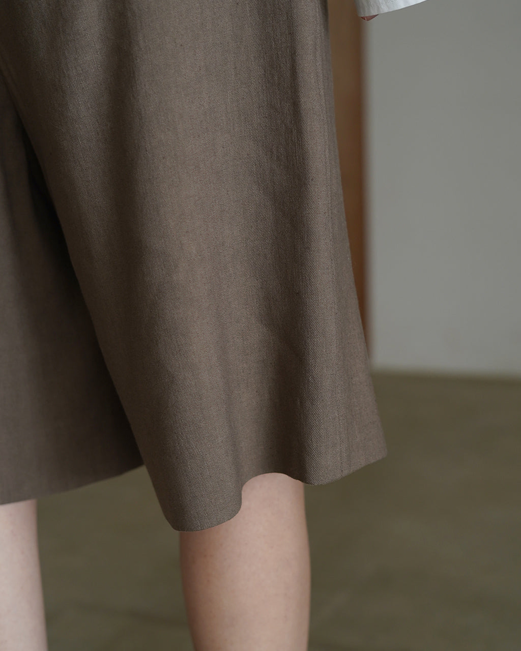LINEN WOOL GABARDINE HALF PANTS 126101112