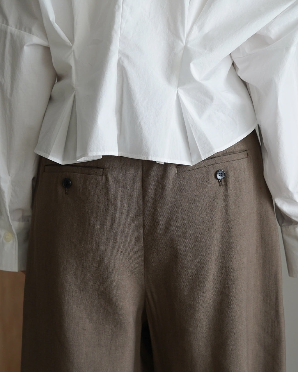 SACRA サクラ PT レディース LINEN WOOL GABARDINE HALF PANTS
