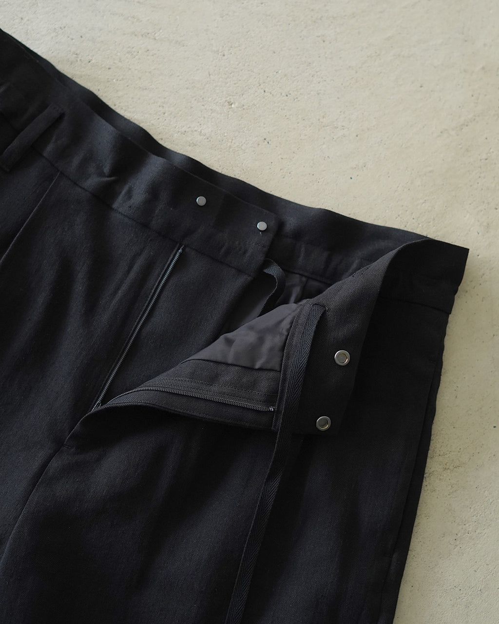 LINEN WOOL GABARDINE HALF PANTS 126101112
