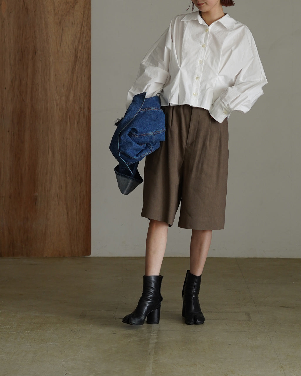 SACRA サクラ PT レディース LINEN WOOL GABARDINE HALF PANTS