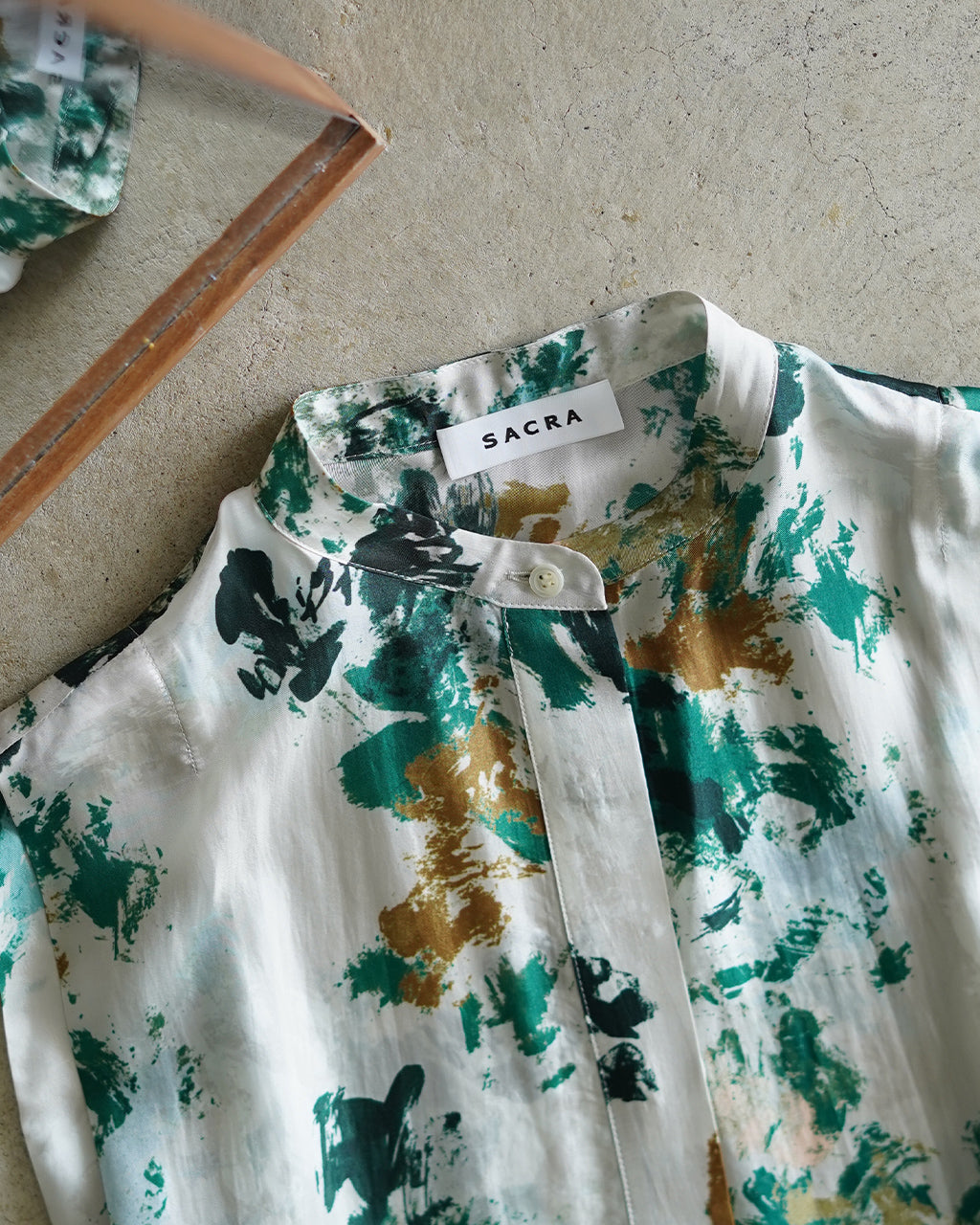 BLURRED FLORA TOP 126115071