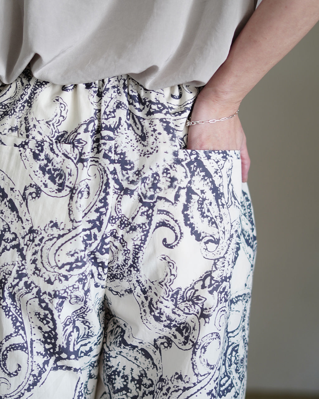 BLURRED PAISLEY PANTS 126119111