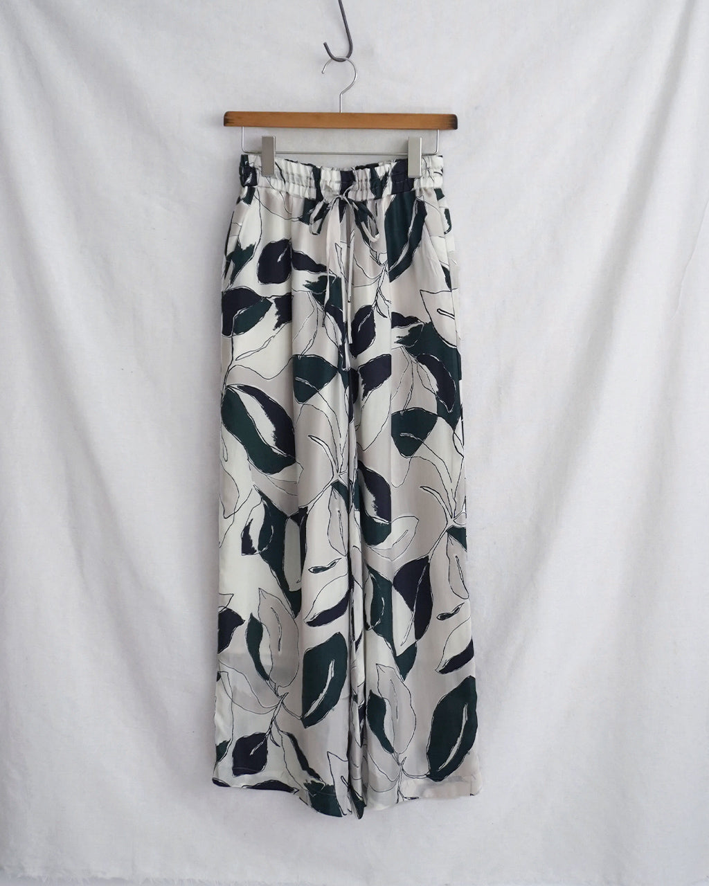 衣料品 Women's サクラ/SACRA モダン リーフ パンツ レディース MODERN