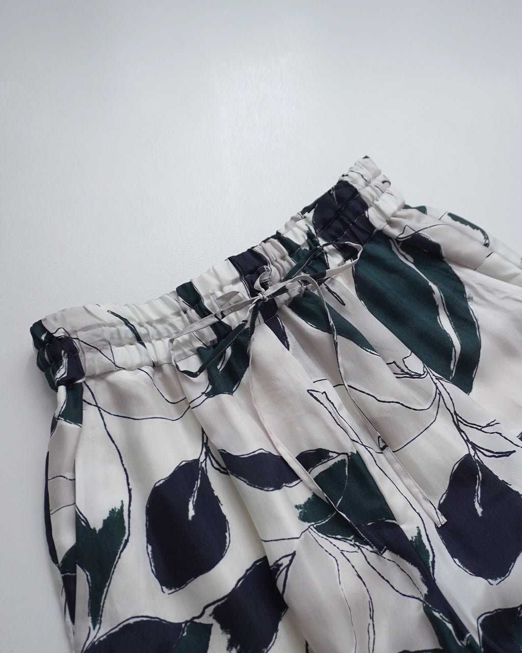 衣料品 Women's サクラ/SACRA モダン リーフ パンツ レディース MODERN