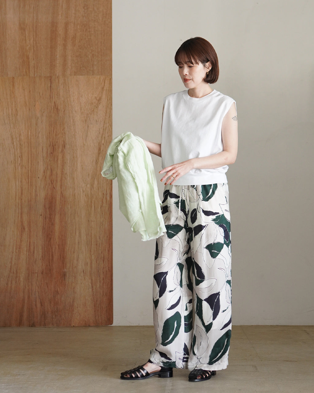 人気完売品　VERY掲載SACRA MODERN LEAVES 36サイズ 衣料品 Women's サクラ/SACRA モダン リーフ パンツ レディース MODERN