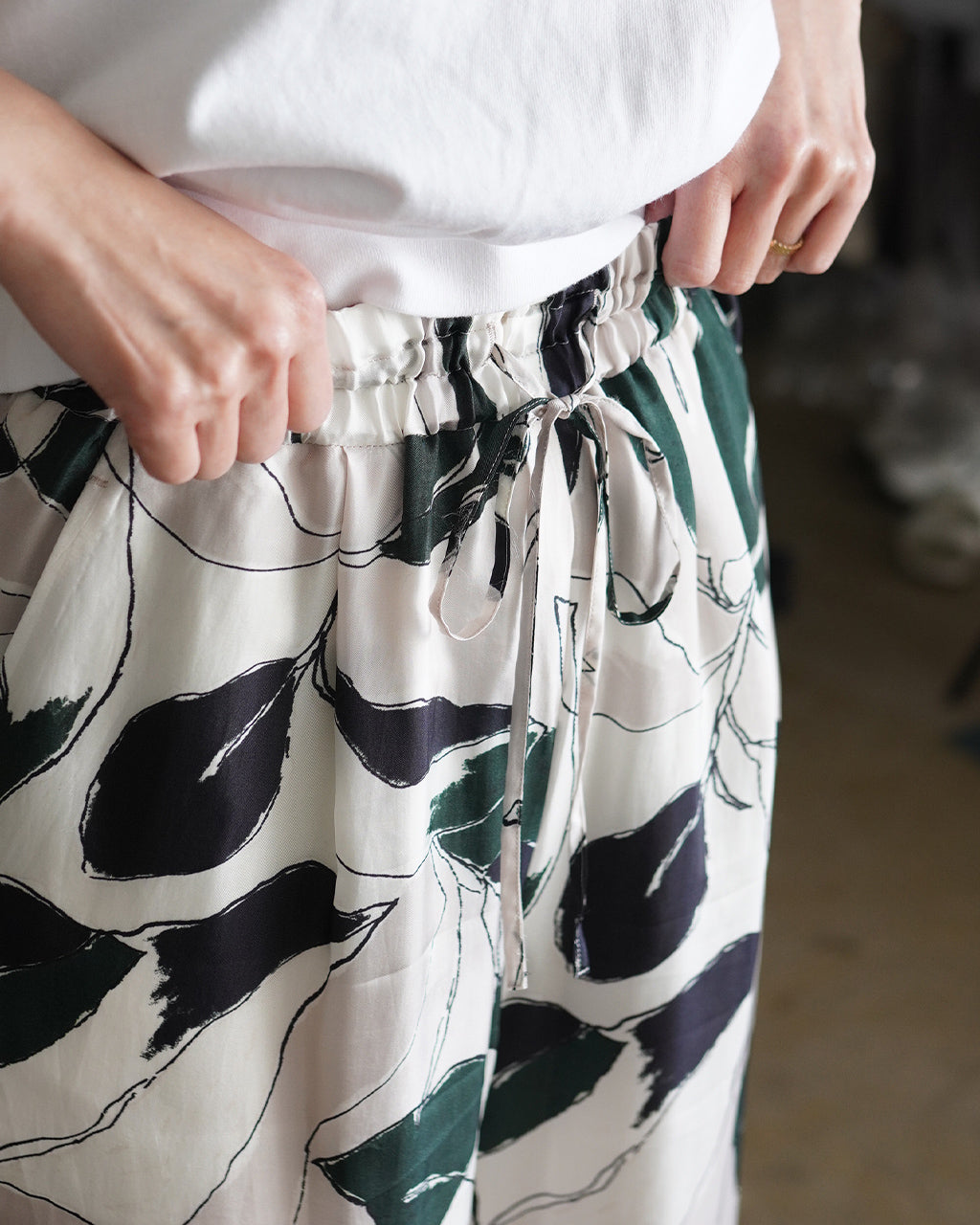衣料品 Women's サクラ/SACRA モダン リーフ パンツ レディース MODERN