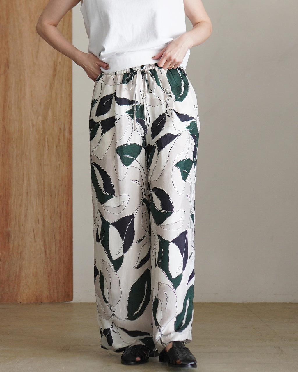 衣料品 Women's サクラ/SACRA モダン リーフ パンツ レディース MODERN