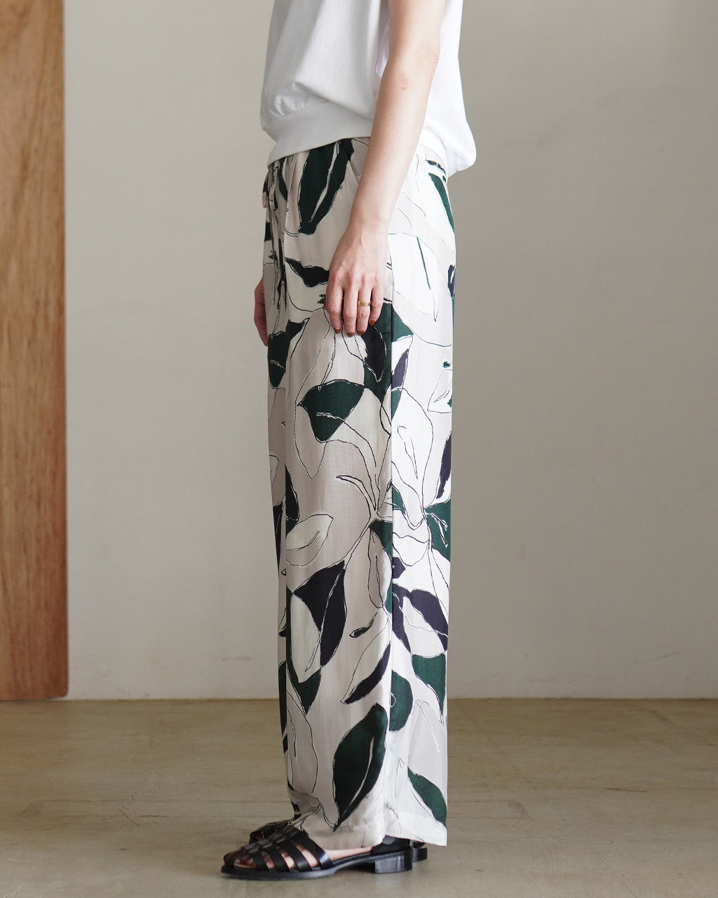 衣料品 Women's サクラ/SACRA モダン リーフ パンツ レディース MODERN