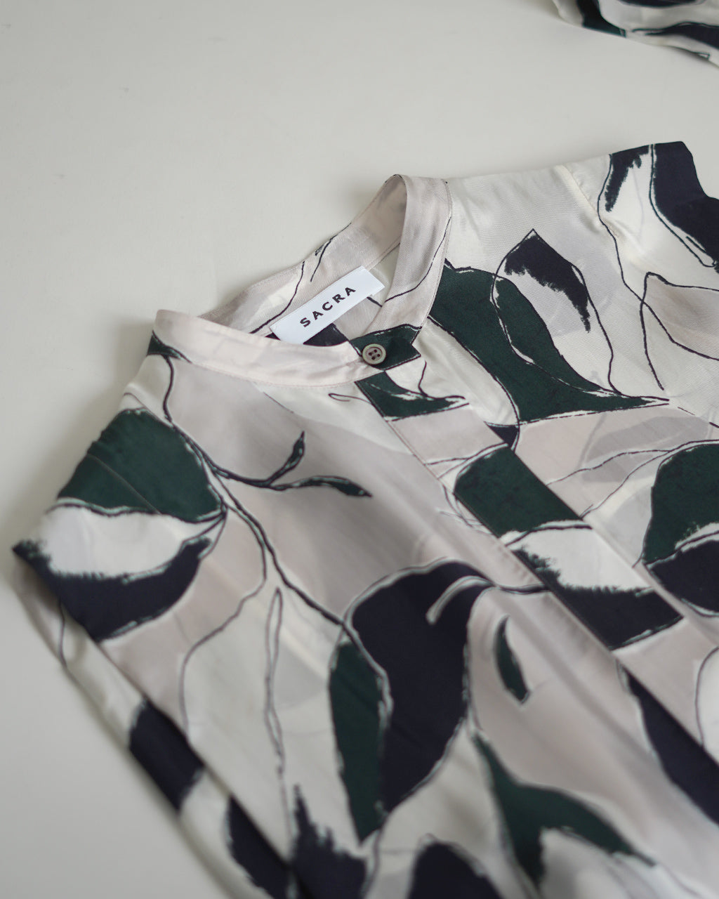 MODERN LEAVES TOP 126213071