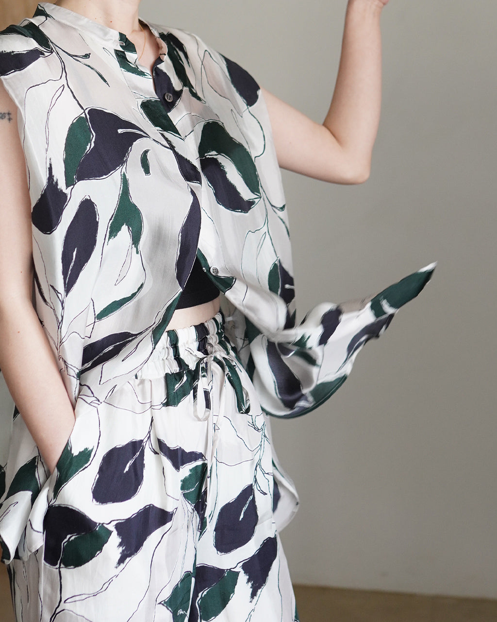 MODERN LEAVES TOP 126213071