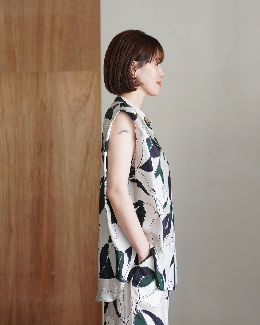 MODERN LEAVES TOP 126213071