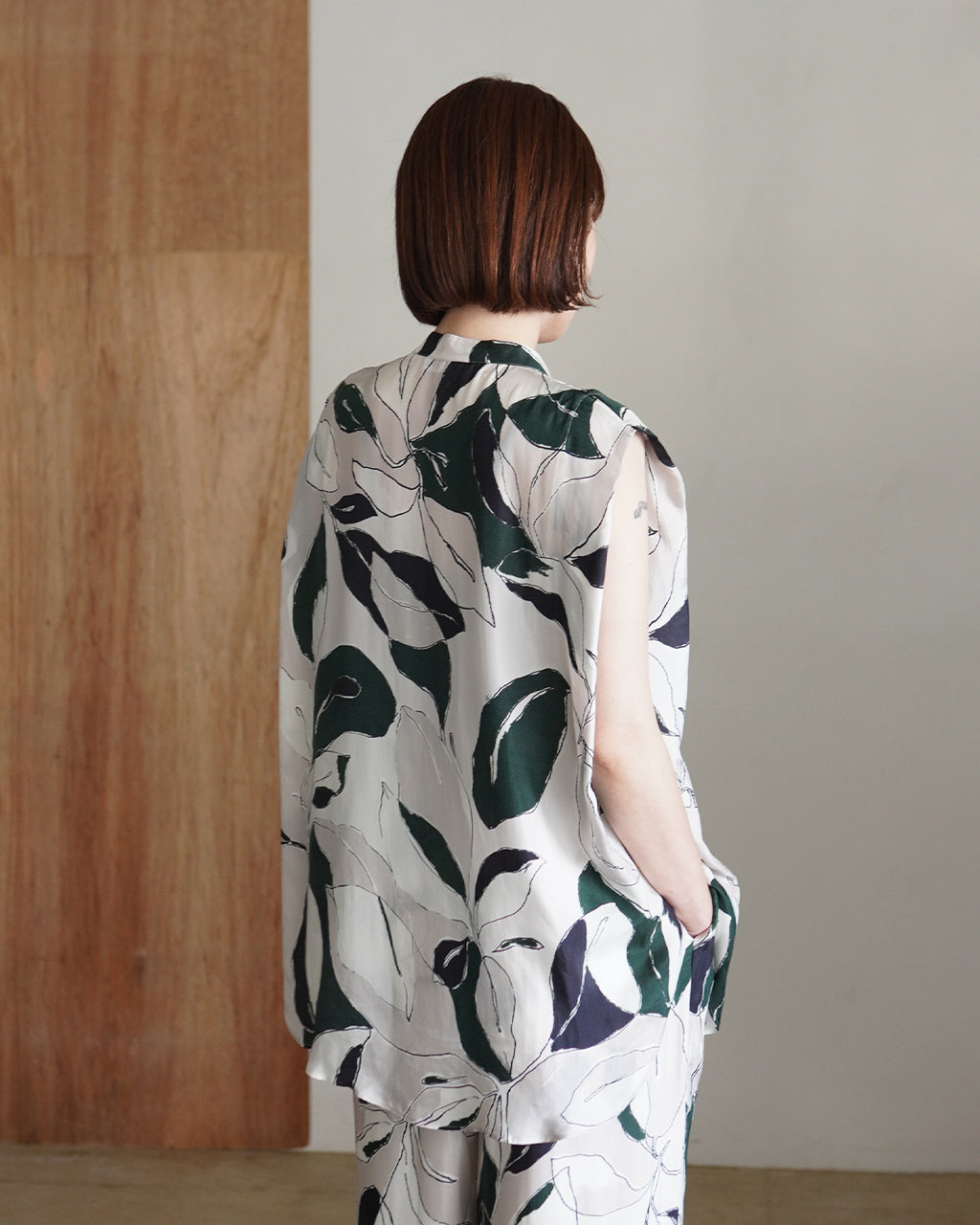 MODERN LEAVES TOP 126213071