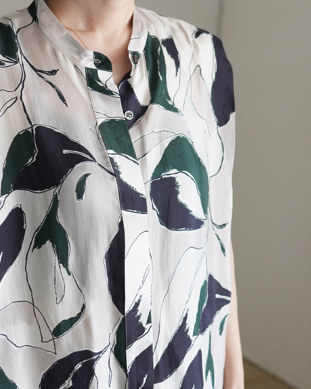 MODERN LEAVES TOP 126213071