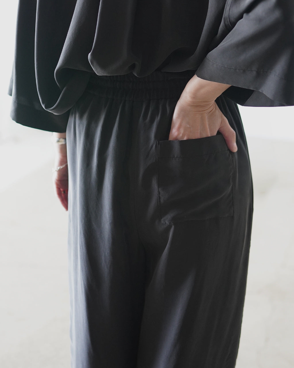 PREMIUM SILK SANDWASH PANTS 126207113