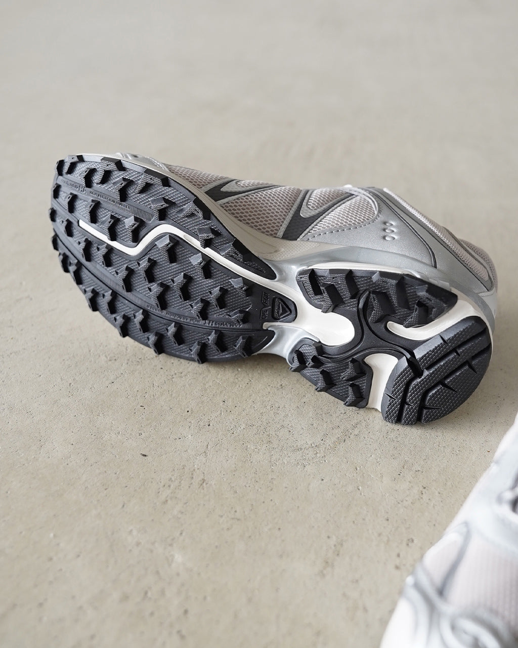 SALOMON サロモン XT-WHISPER スポーツスタイルシューズ レディース XT