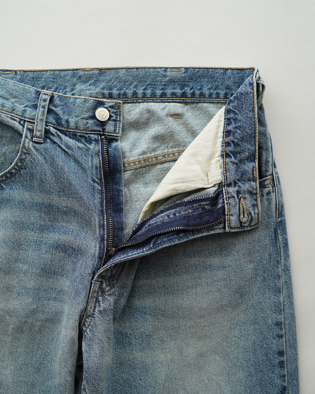 KENDRICK (DISTRESSED JEANS) COM-26F-DM01