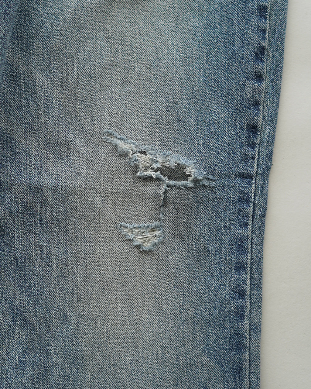 KENDRICK (DISTRESSED JEANS) COM-26F-DM01
