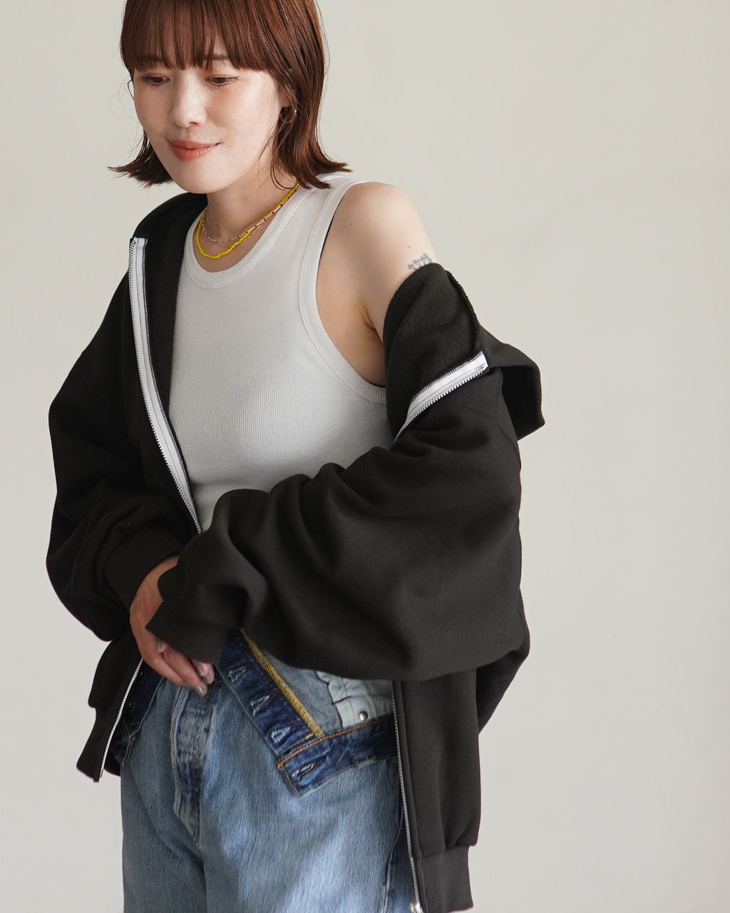 WHITE ZIP HOODIE COM-26S-CU04