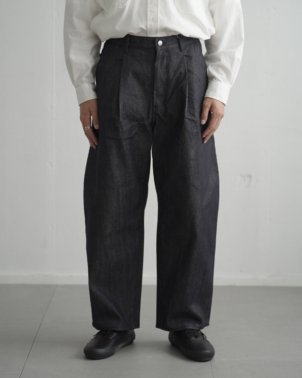 Deep tuck wide denim pants DN01253