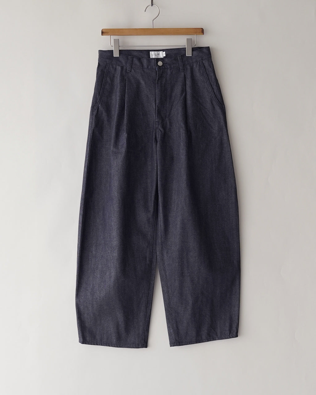 Deep tuck wide denim pants DN01253