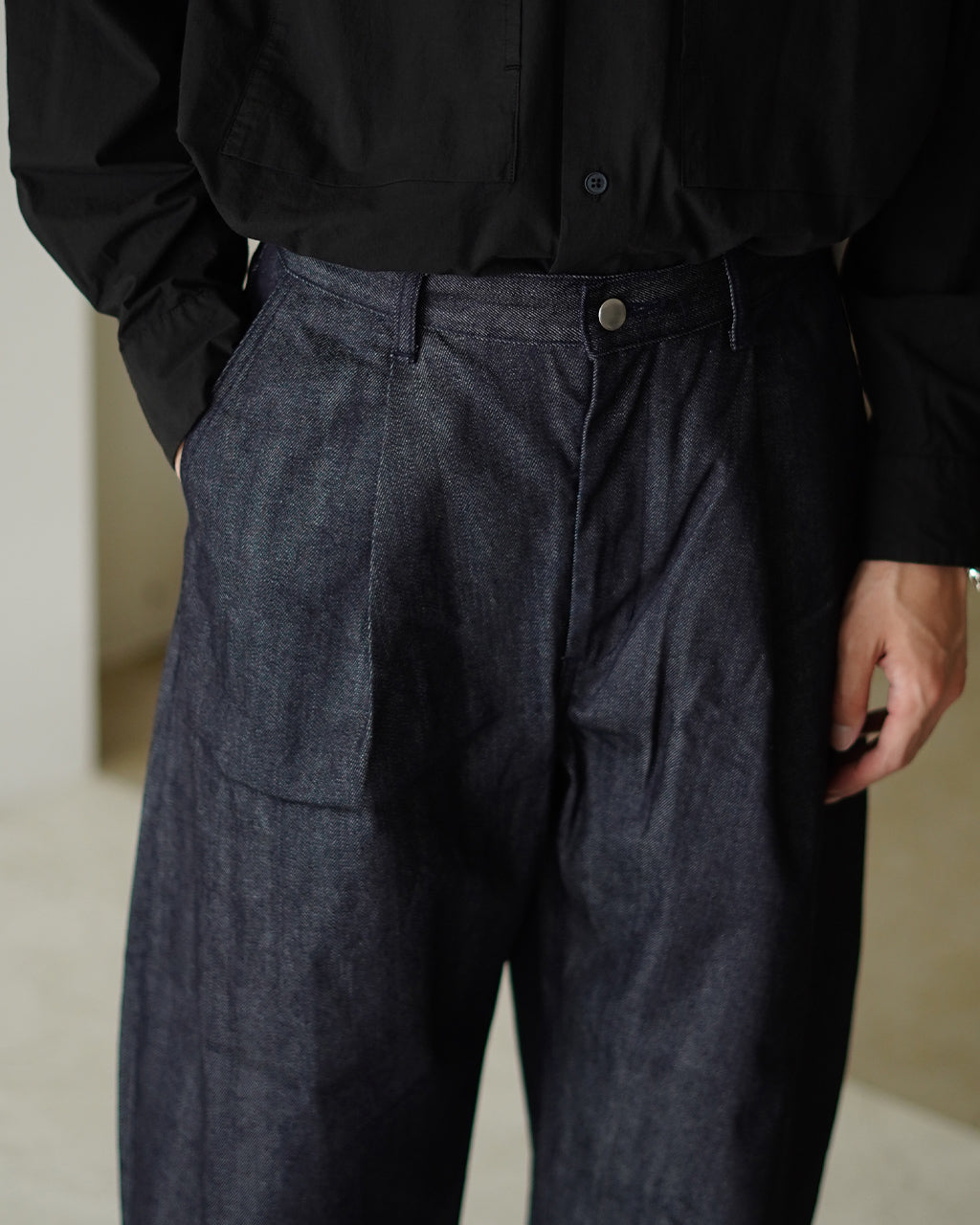 STILL BY HAND Deep tuck wide denim pants DN01253