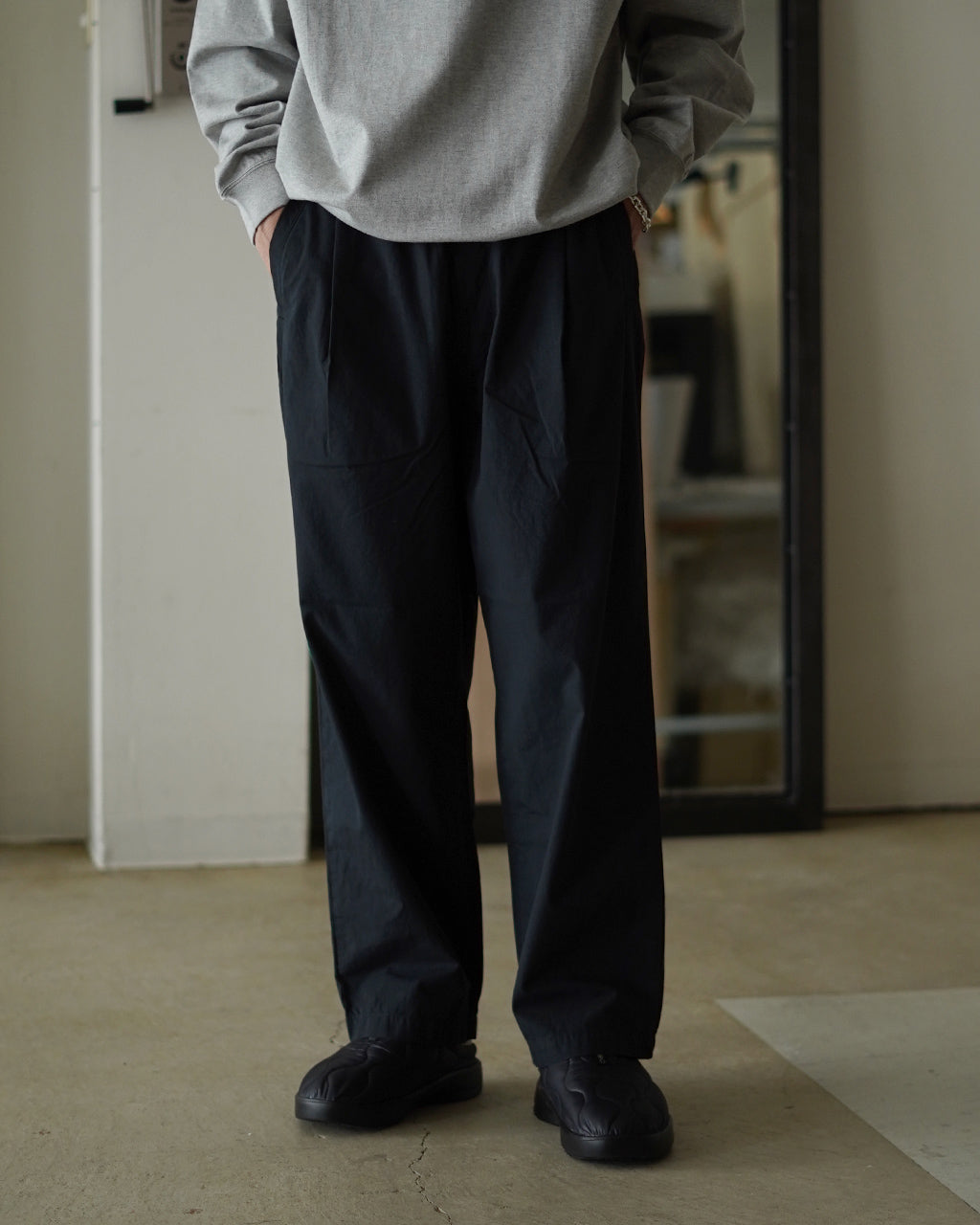 STILL BY HAND Garment-dye deep tuck pants PT02253