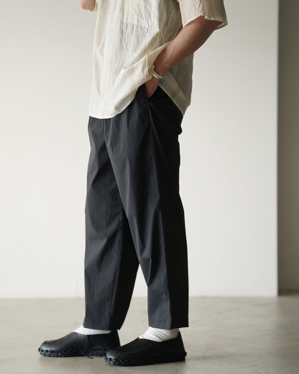 STILL BY HAND PT04262 ナイロン テーパード イージーパンツ｜Crouka(クローカ)