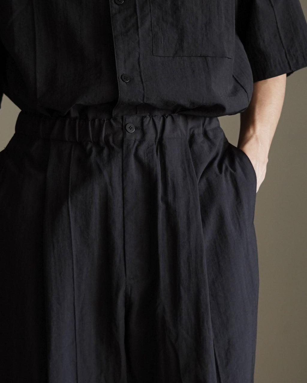 STILL BY HAND スティルバイハンド Pin tuck easy pants イージーパンツ テーパードシルエット｜Crouka(クローカ)
