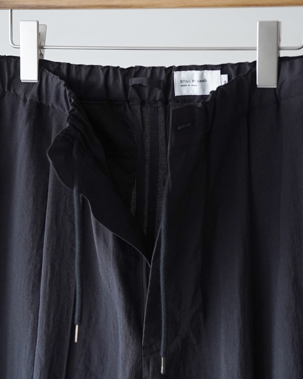 STILL BY HAND スティルバイハンド Pin tuck easy pants イージーパンツ テーパードシルエット｜Crouka(クローカ)