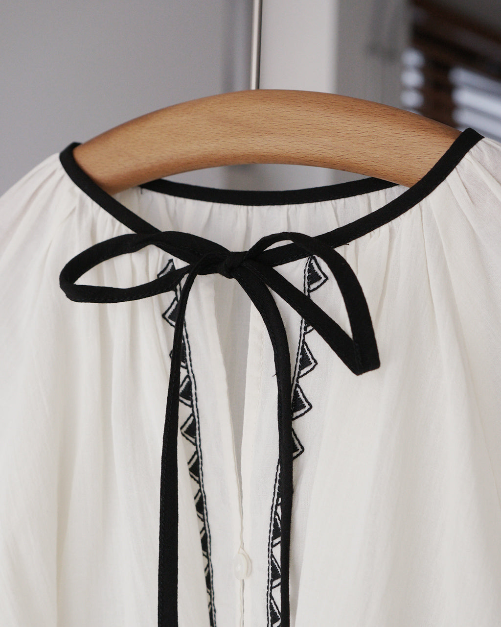 EMBROIDERED BLOUSE 26SMSBL09