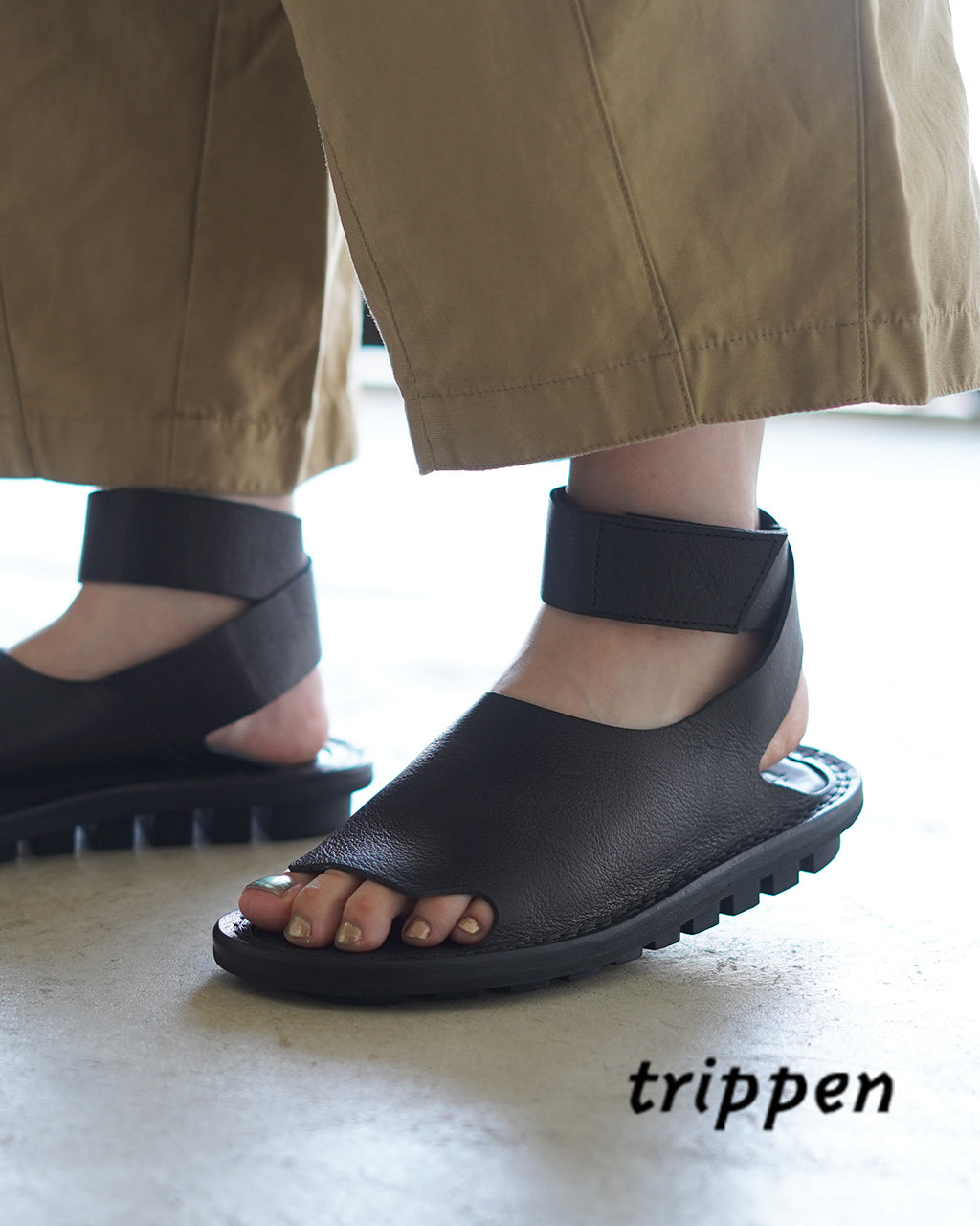 ＼早得24時間限定ポイント10倍／trippen トリッペン ベルクロストラップ レザー サンダル Hug f ( black-waw ) ハグ カーフレザー HUG-WAW251【送料無料】