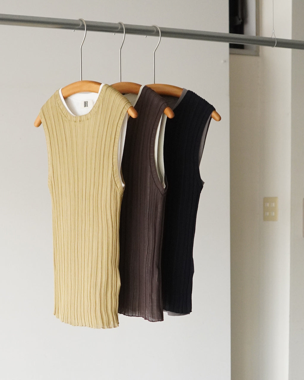 high-twisted cotton sheer knit layered sleeveless top WXSP-UW138