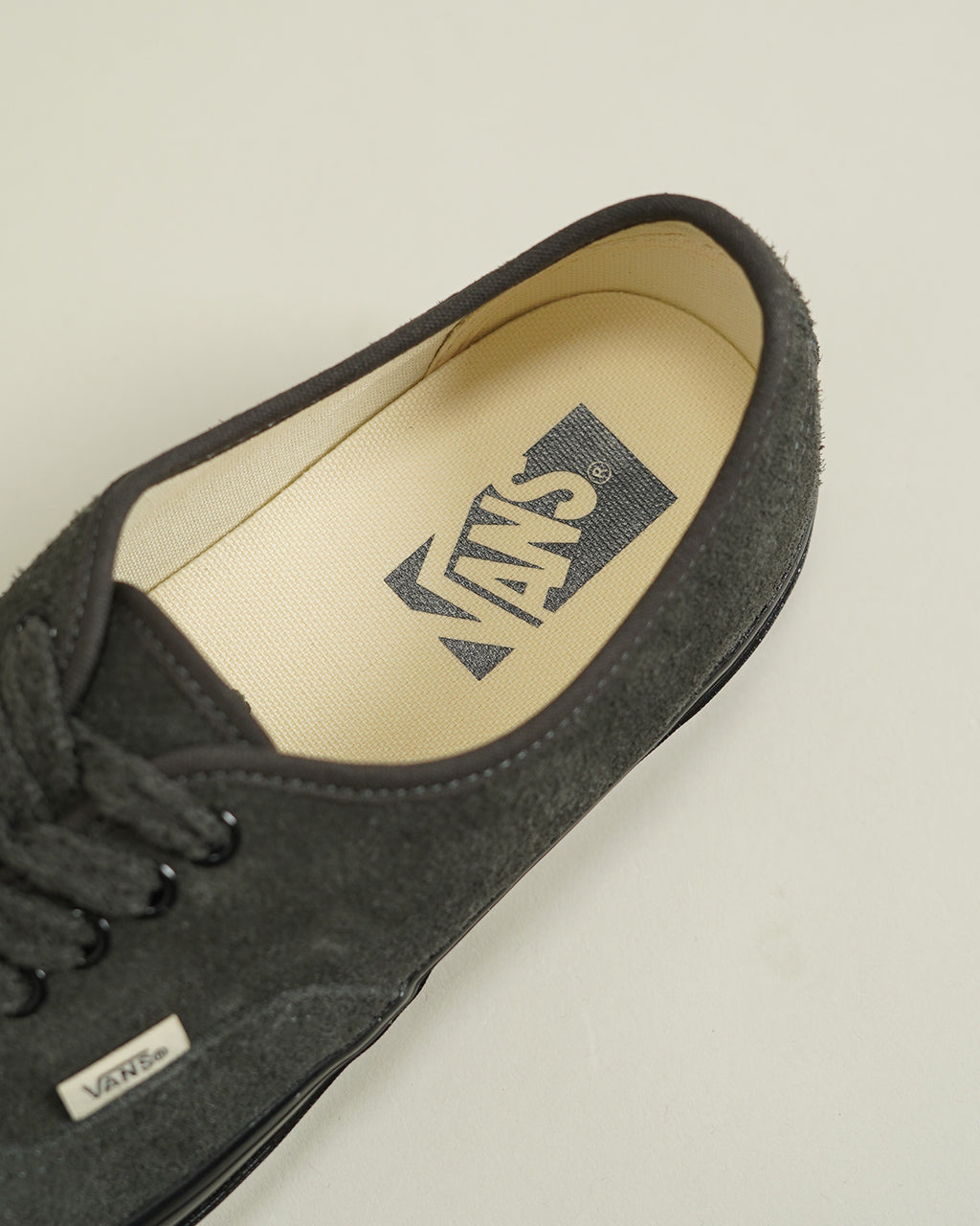 LX Authentic 44 VN000Z6REMV