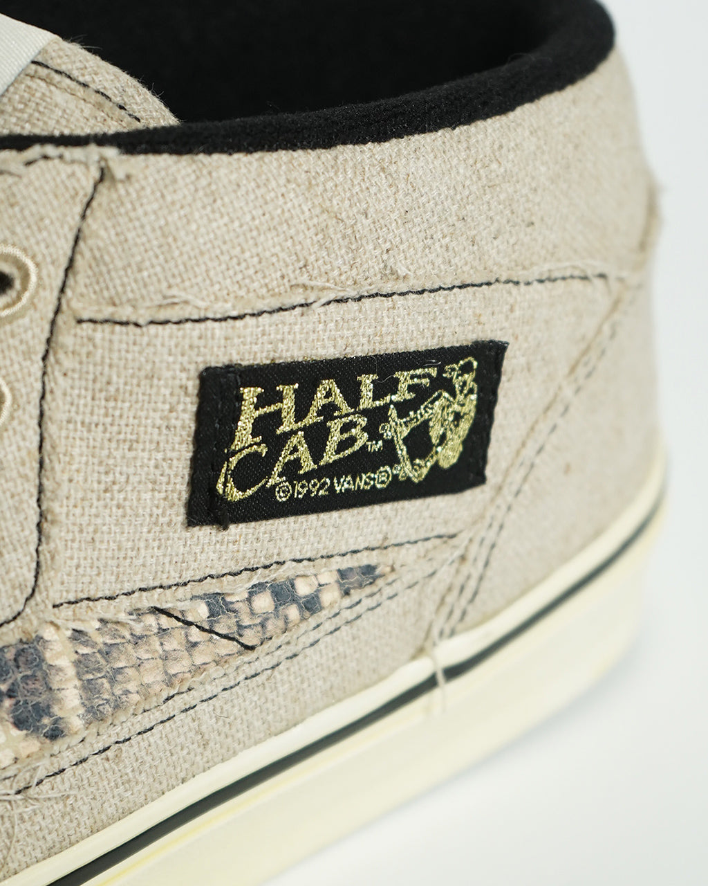 【SALE！20%OFF】VANS ヴァンズ バンズ ハーフキャブ ミドルカット スニーカー シューズ HALF CAB VN000CMUEBS