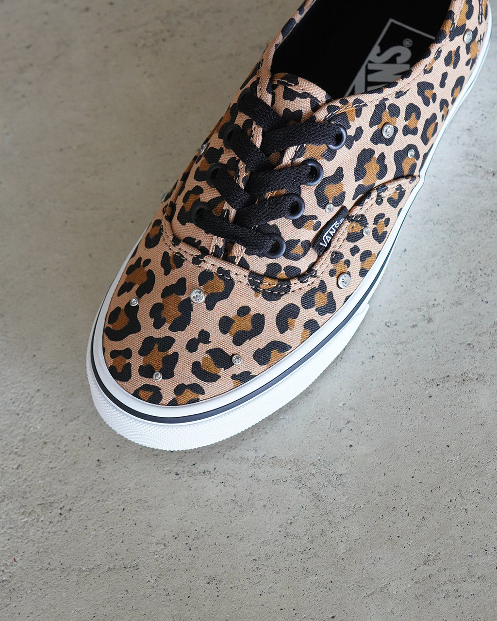 Authentic VN000EADJM9