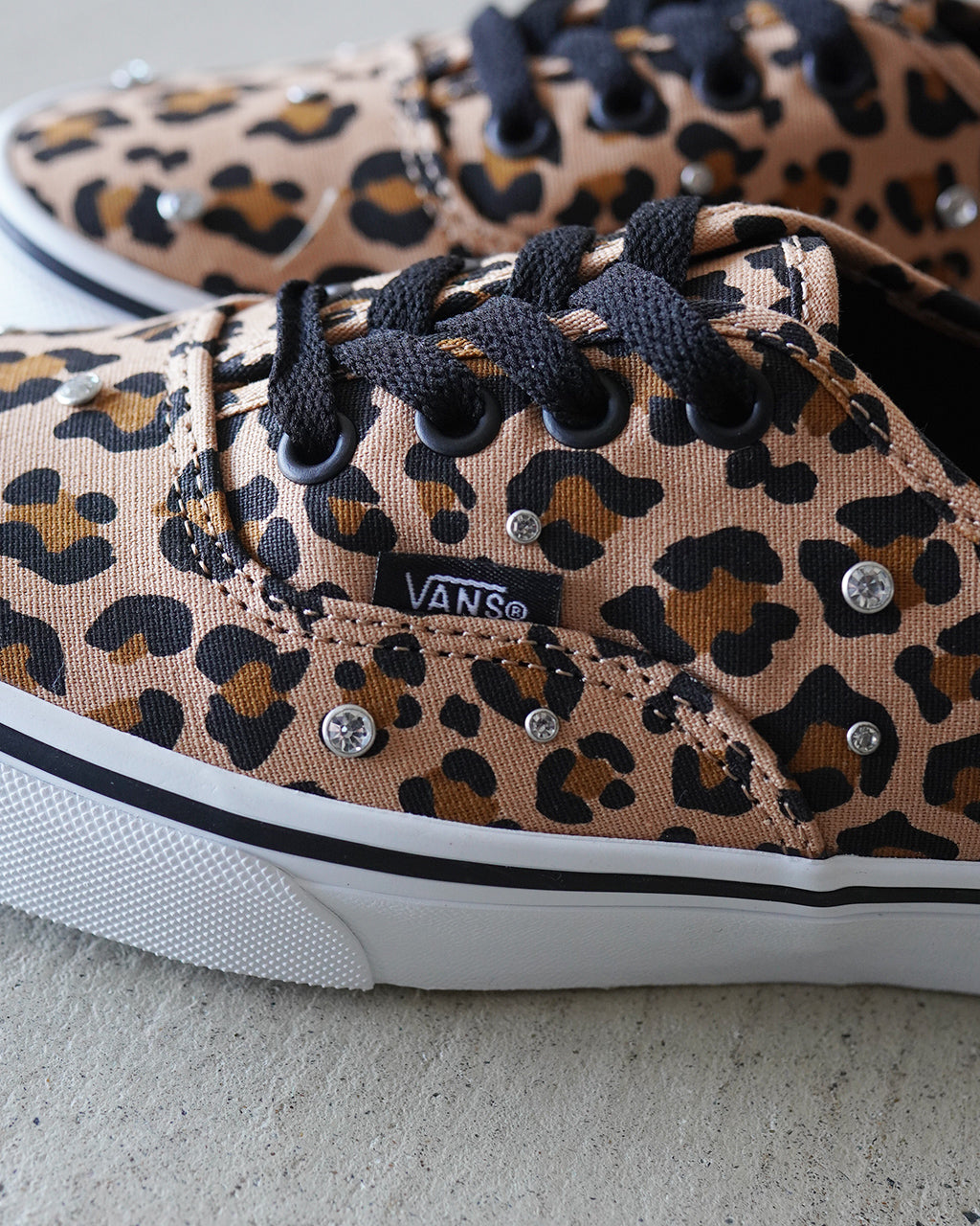 Authentic VN000EADJM9