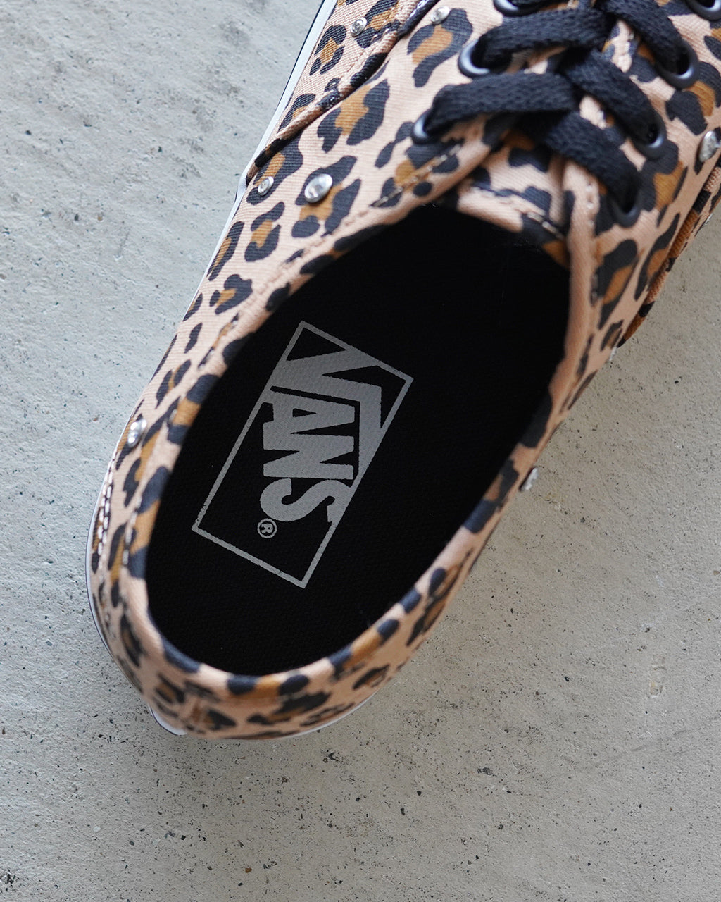 Authentic VN000EADJM9