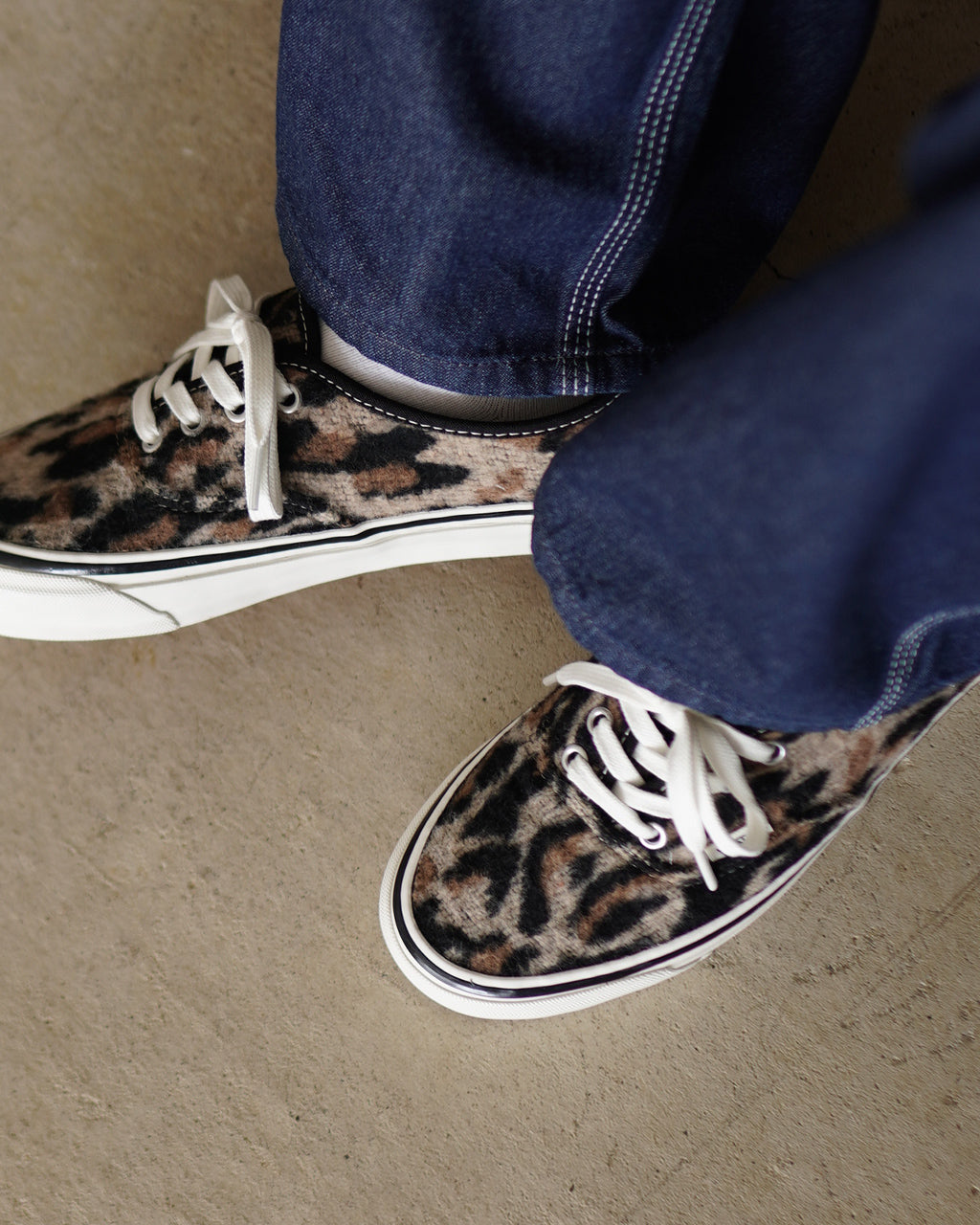 LX Authentic 44 VN000EBNYS8