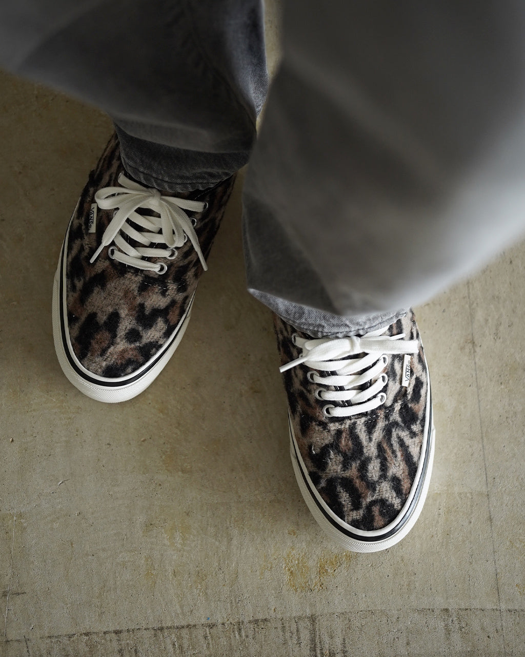 LX Authentic 44 VN000EBNYS8