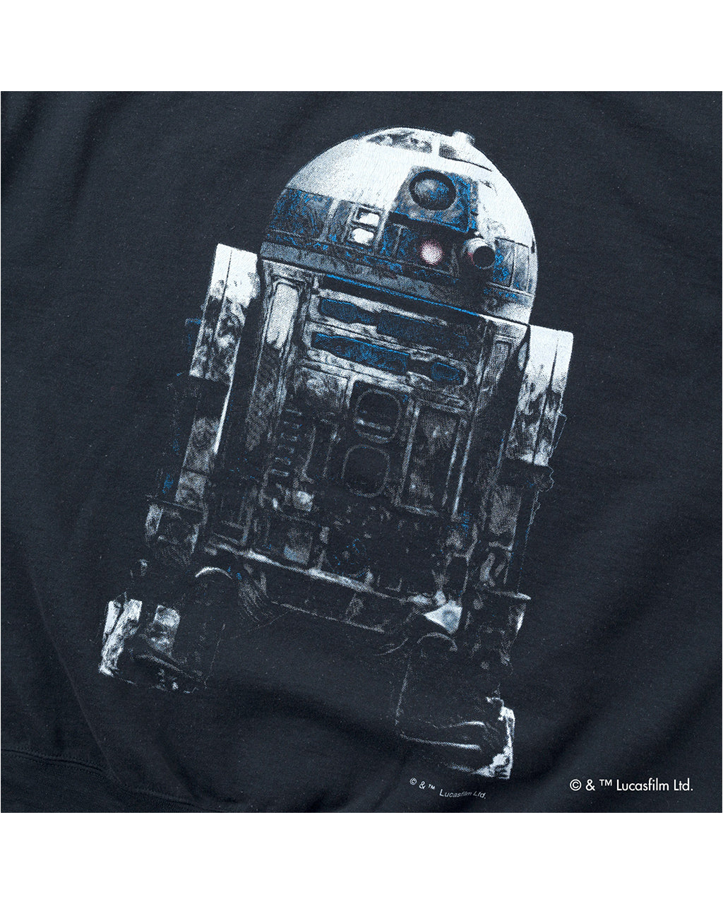 ブラックのスウェットに巨大なR2-D2プリント。ホワイトとブルーの細部がヴィンテージ風に表現されたディテール画像。
