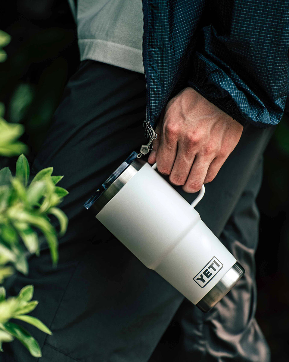 イエティ YETI Rambler 20oz ステンレス トラベルマグ 保温保冷 真空断熱 蓋つき ハイランドオリーブ コーヒー  ｜アメリカキッチン輸入プロ 調理家電 キッチン雑貨 アウトドア Yeti トラベルマグ ランブラー 20oz